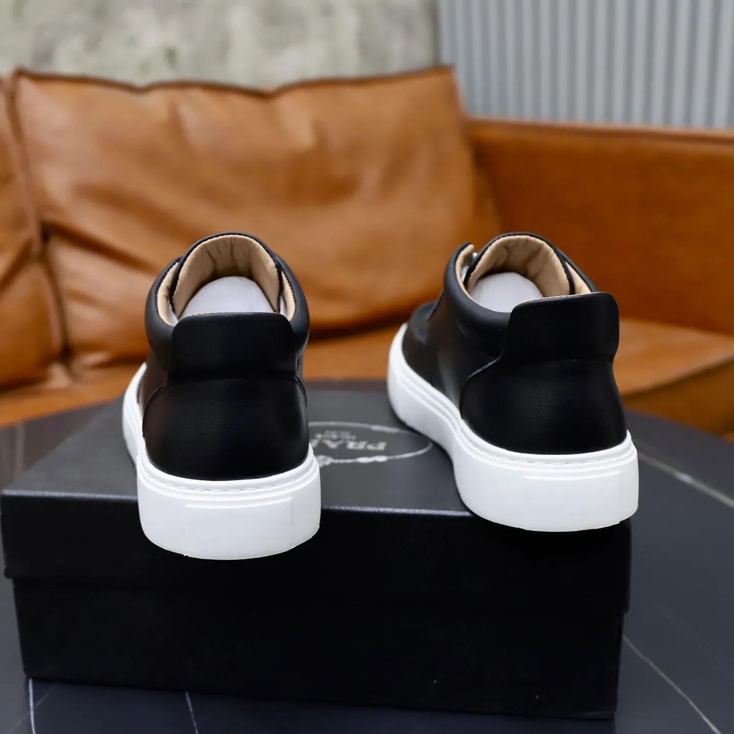 Ex-factory price: 460💰🙅‍♂️🙅‍♂️🙅‍♂️ Brand: PRADA Standard code: 38–44 (45 can be customized) Grade: Same as the official website Material: Original cowhide fabric Comfortable pigskin lining Lightweight wear-resistant outsole Style category: Men's fashionable casual shoes and boots Running sneakers Distinguished luxury brand elements Top luxury Color: actual picture color